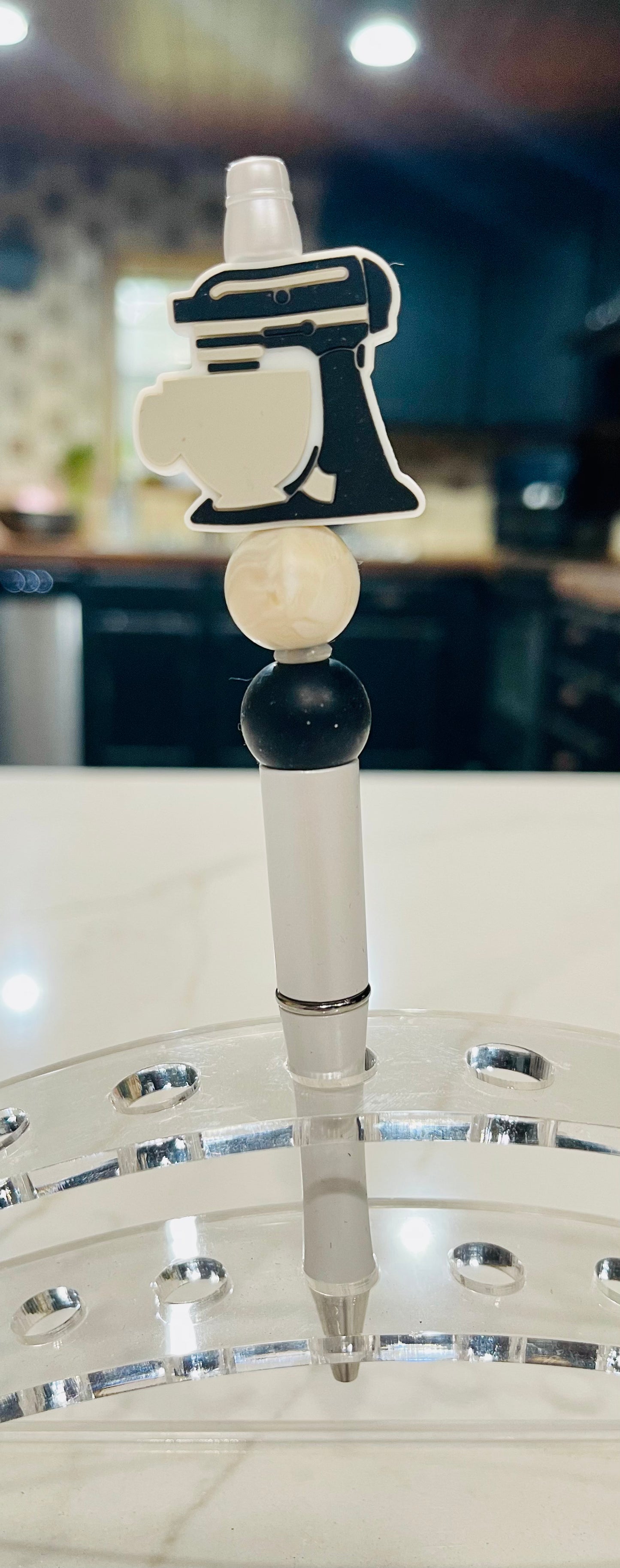 Stand mixer pen