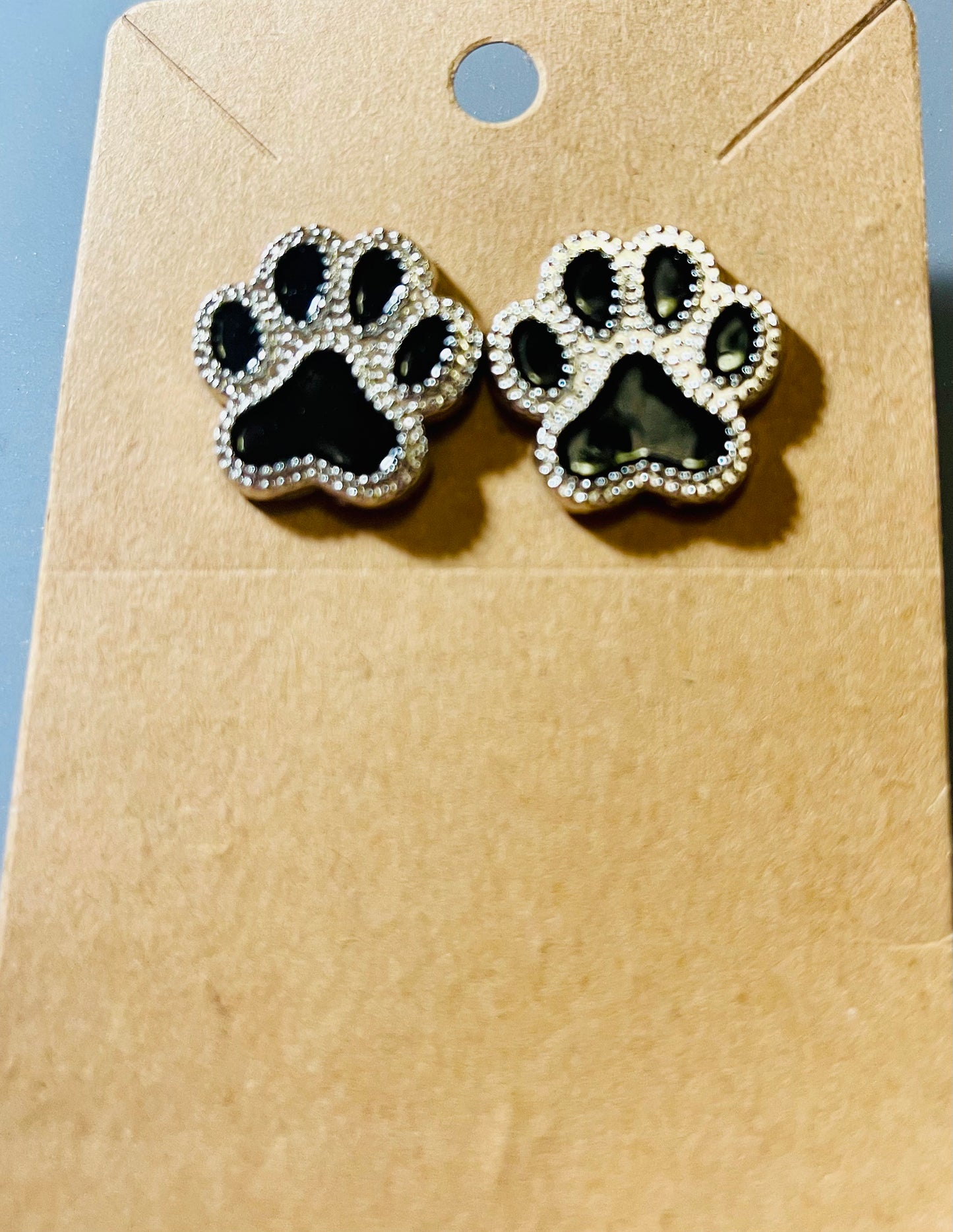 Sparkly paw stud