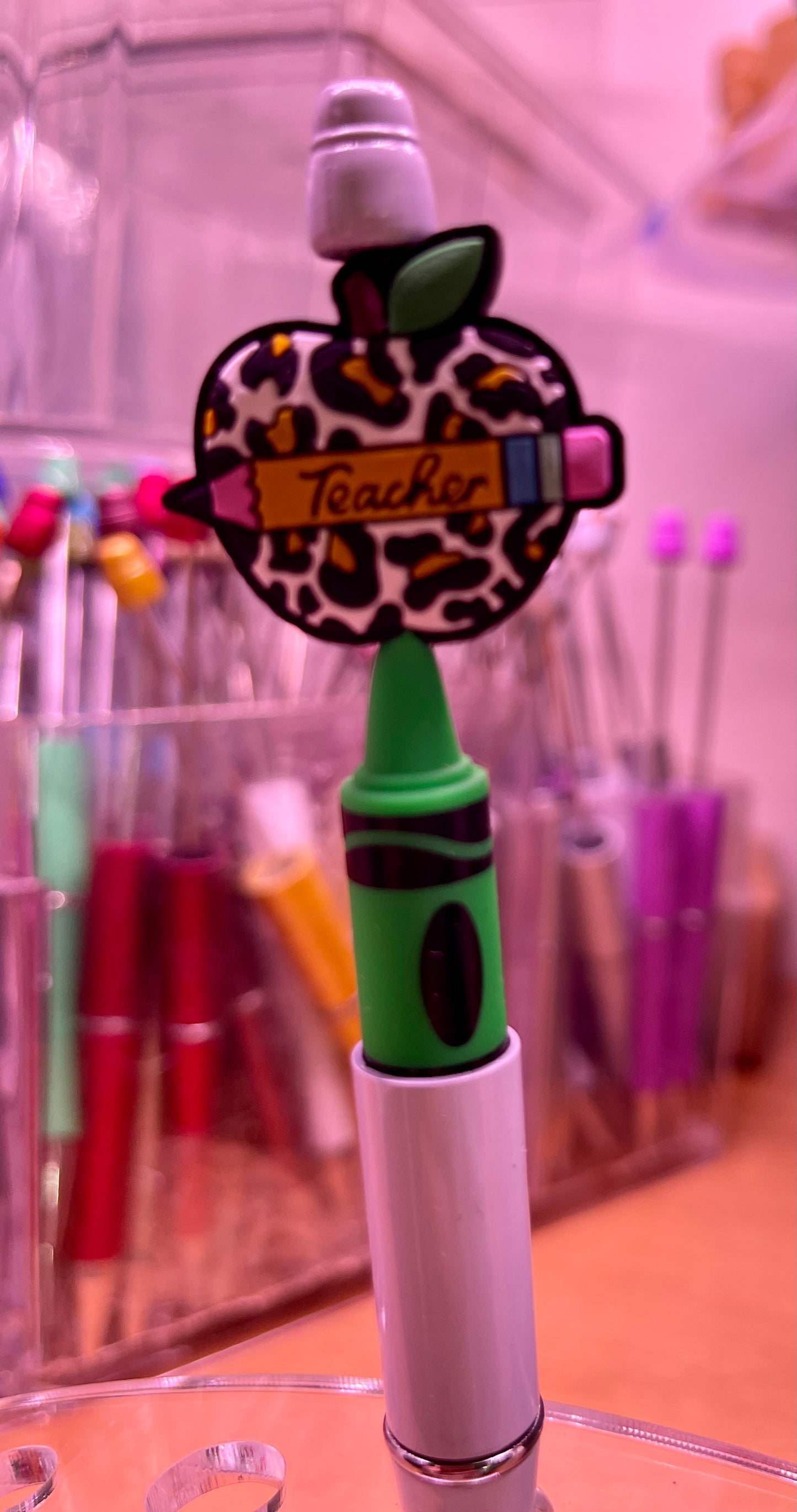 Teacher leopard apple/green crayon pen