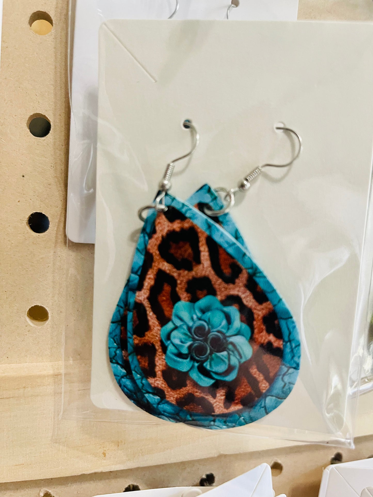 Turquoise flower/cheetah